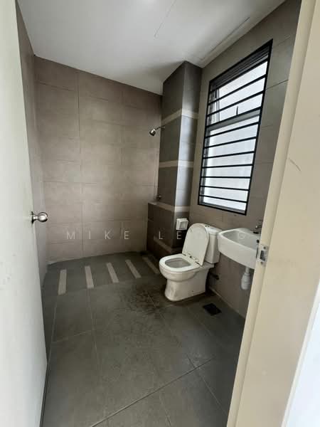 Rumah Teres 2 Tingkat untuk Dijual di Bandar Rimbayu (Telok Panglima Garang) - Mike Leong - Bathroom - PropertyGuru.com.my