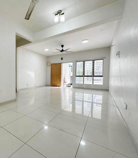 Rumah Bandar untuk Dijual di Bandar Bukit Puchong 2 (Puchong) - Michael Chan - Living Room - PropertyGuru.com.my