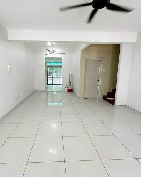 Rumah Bandar untuk Dijual di Bandar Bukit Puchong 2 (Puchong) - Michael Chan - Living Room - PropertyGuru.com.my