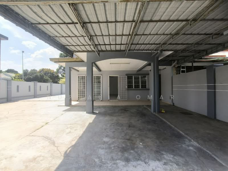 1.5-storey Terraced House for Sale in Bukit Raja (Selangor) - Nur Alia Omar - Exterior - PropertyGuru.com.my
