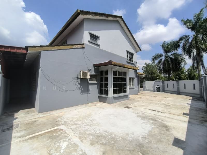 1.5-storey Terraced House for Sale in Bukit Raja (Selangor) - Nur Alia Omar - Exterior - PropertyGuru.com.my