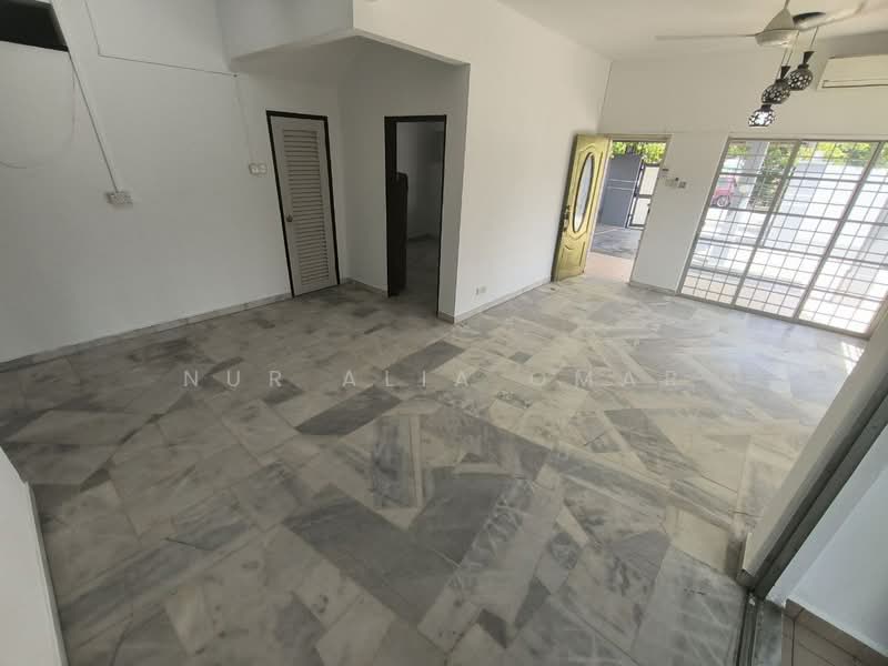 1.5-storey Terraced House for Sale in Bukit Raja (Selangor) - Nur Alia Omar - Living Room - PropertyGuru.com.my