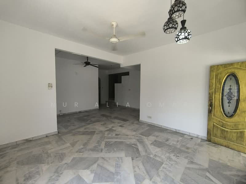 1.5-storey Terraced House for Sale in Bukit Raja (Selangor) - Nur Alia Omar - Living Room - PropertyGuru.com.my