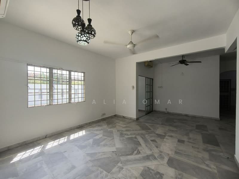 1.5-storey Terraced House for Sale in Bukit Raja (Selangor) - Nur Alia Omar - Living Room - PropertyGuru.com.my