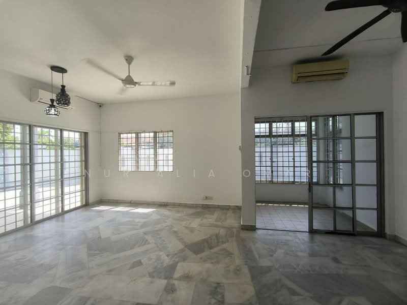 1.5-storey Terraced House for Sale in Bukit Raja (Selangor) - Nur Alia Omar - Living Room - PropertyGuru.com.my