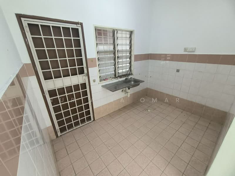 1.5-storey Terraced House for Sale in Bukit Raja (Selangor) - Nur Alia Omar - Kitchen - PropertyGuru.com.my