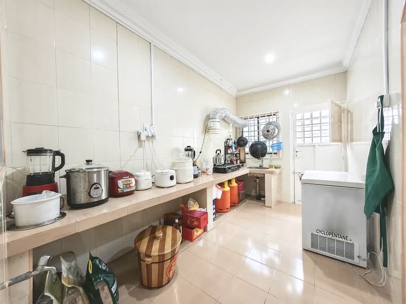 2-storey Terraced House for Sale in Taman Desa Jaya (Johor Bahru) - Yik Tat - Kitchen - PropertyGuru.com.my