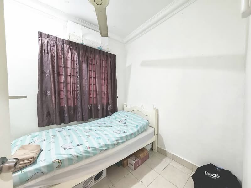 2-storey Terraced House for Sale in Taman Desa Jaya (Johor Bahru) - Yik Tat - Bedroom - PropertyGuru.com.my