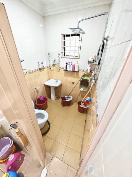 2-storey Terraced House for Sale in Taman Desa Jaya (Johor Bahru) - Yik Tat - Bathroom - PropertyGuru.com.my
