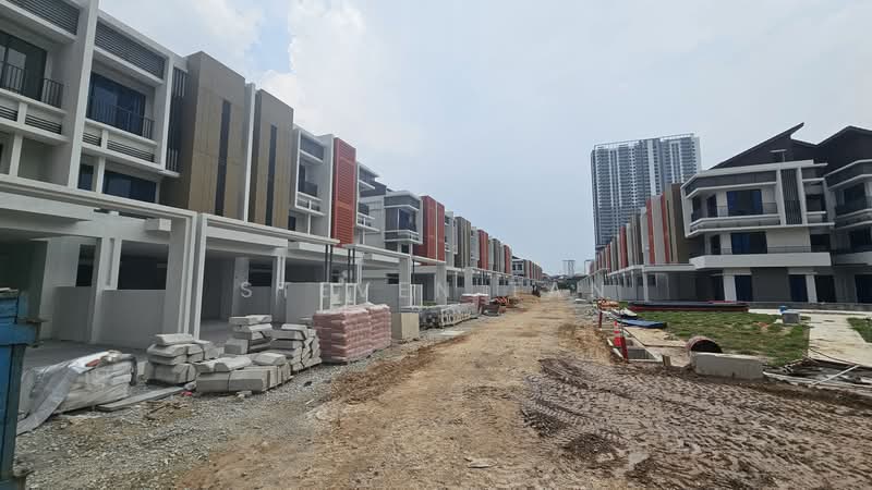 Terraced House for Sale in Happy Garden (Kuchai Lama) - Steven Tan - Exterior - PropertyGuru.com.my