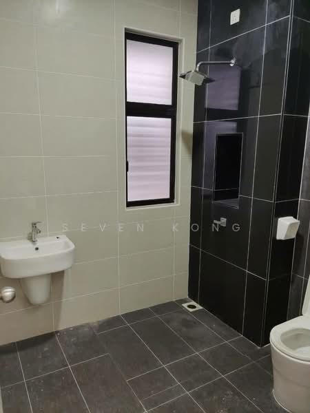 Semi-Detached House for Sale in Taman Pulai Hijauan (Skudai) - Seven Kong - Bathroom - PropertyGuru.com.my