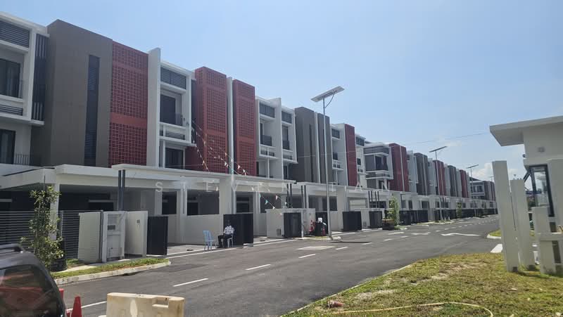 3-storey Terraced House for Sale in Sri Petaling (Kuala Lumpur) - Steven Tan - Exterior - PropertyGuru.com.my