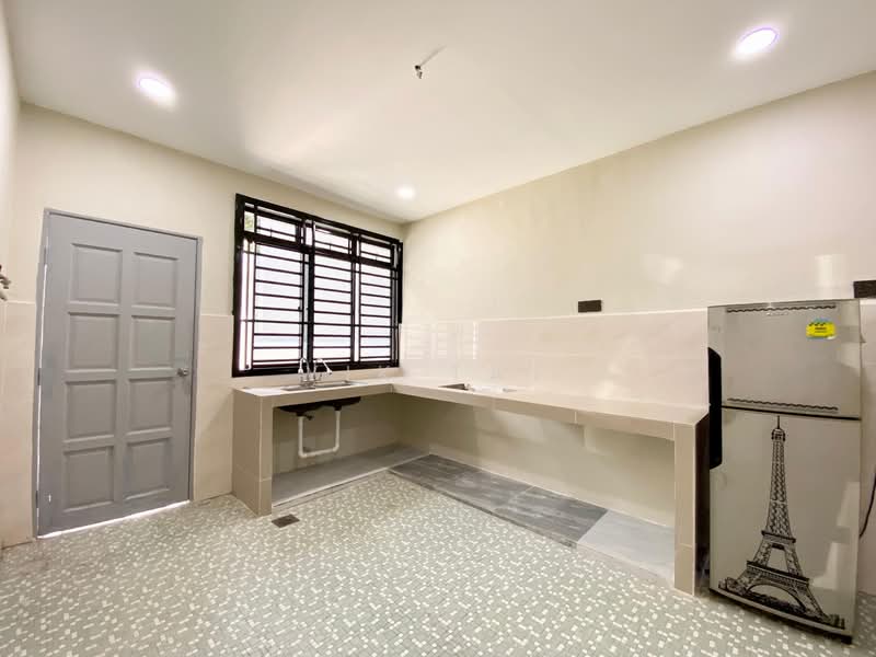 Semi-Detached House for Sale in Taman Pelangi (Johor Bahru) - Yik Tat - Kitchen - PropertyGuru.com.my