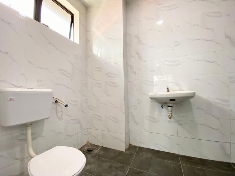 Semi-Detached House for Sale in Taman Pelangi (Johor Bahru) - Yik Tat - Bathroom - PropertyGuru.com.my