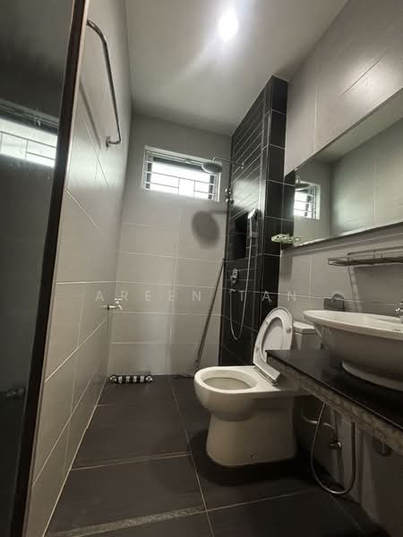 Semi-Detached House for Sale in Taman Sri Andalas (Klang) - Areen Tan - Bathroom - PropertyGuru.com.my