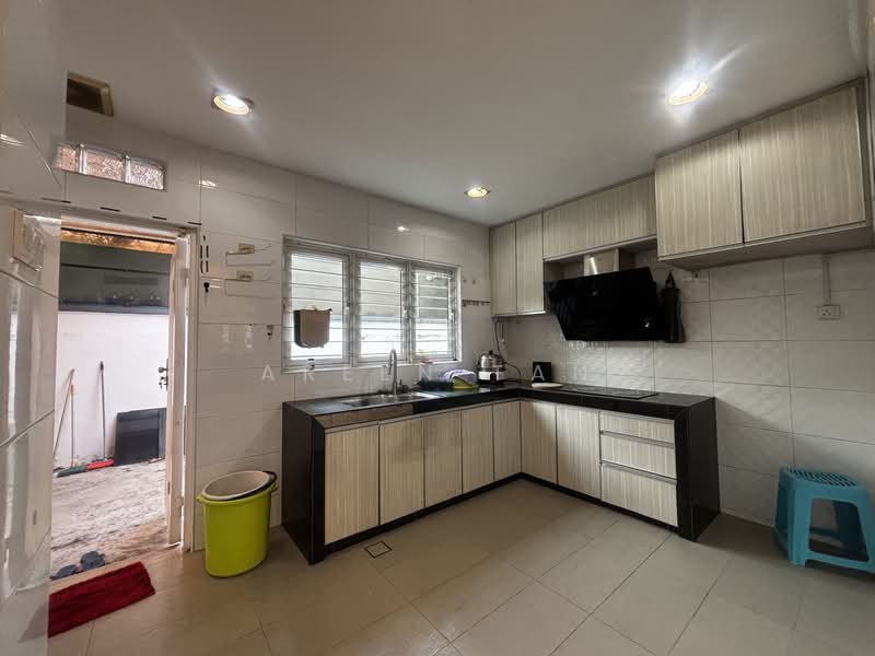 Semi-Detached House for Sale in Taman Sri Andalas (Klang) - Areen Tan - Kitchen - PropertyGuru.com.my