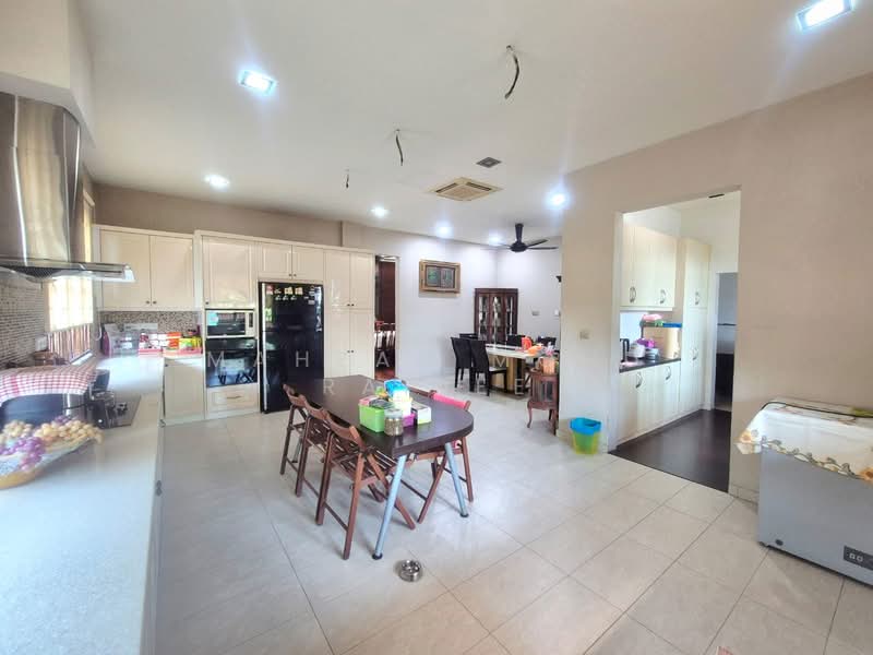 Semi-Detached House for Sale in Bandar Tun Hussein Onn (Cheras) - Mahzah Mohd Rapiee - Kitchen - PropertyGuru.com.my