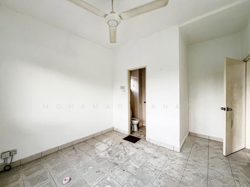 Apartment for Sale at Apartment Alunan Bayu - Mohamad Hanafi - Bathroom - PropertyGuru.com.my