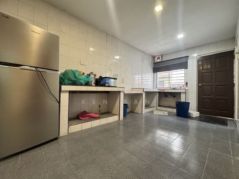 Rumah Teres 2-Tingkat untuk Dijual di Taman Serdang Utama (Seri Kembangan) - KEN TAN - Kitchen - PropertyGuru.com.my