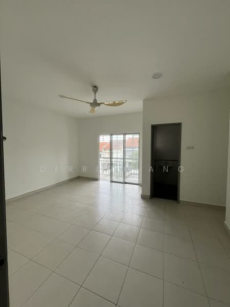 2 Storey Terrace For Sale @ Seksyen U17 Shah Alam untuk Untuk Dijual - RM 540,000, Feb 2026 - Living Room - PropertyGuru.com.my