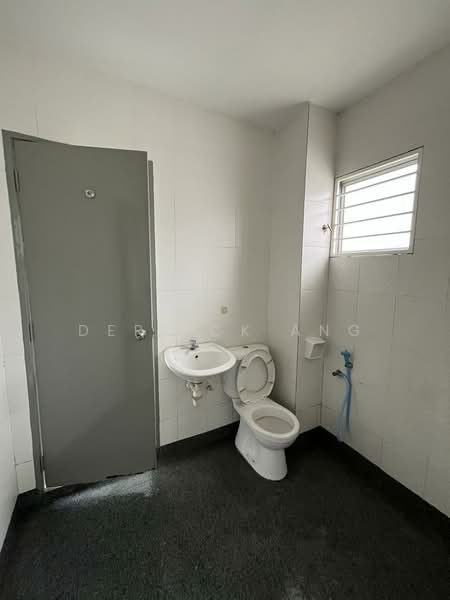 2-storey Terraced House for Sale in Seksyen U17 (Shah Alam) - Derrick Ang - Bathroom - PropertyGuru.com.my