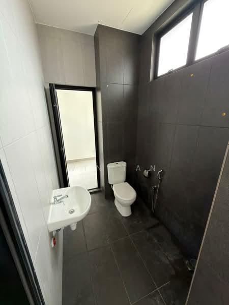 2-storey Terraced House for Sale in Taman Mount Austin (Tebrau) - Win Tan - Bathroom - PropertyGuru.com.my