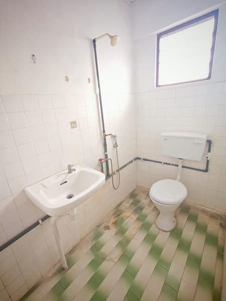 Desa Pakatan untuk Untuk Dijual - RM 220,000, Mac 2026 - Bathroom - PropertyGuru.com.my