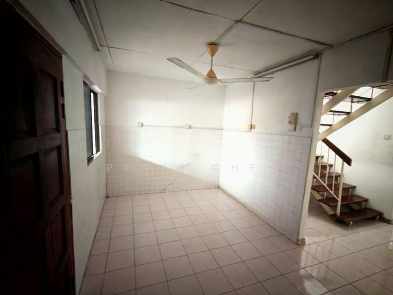 Desa Pakatan untuk Untuk Dijual - RM 220,000, Mac 2026 - Dry Kitchen - PropertyGuru.com.my