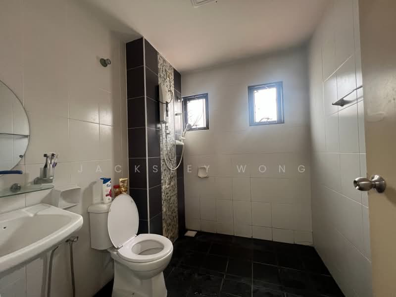3-storey Terraced House for Sale in Balakong (Selangor) - Jacksley Wong - Bathroom - PropertyGuru.com.my