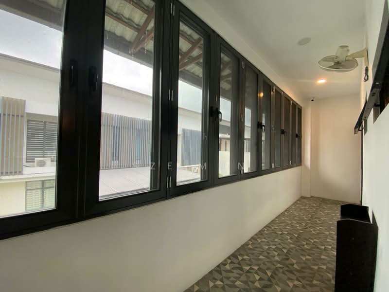 2-storey Terraced House for Sale in Laman Glenmarie (Shah Alam) - Sze Mun - Corridor - PropertyGuru.com.my