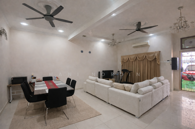 Bandar Baru Bangi, Seksyen 7 untuk Untuk Dijual - RM 610,000, Feb 2026 - Living Room - PropertyGuru.com.my