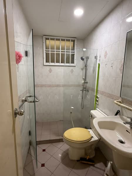 Condominium for Sale at Petrie Condominium - Win Tan - Bathroom - PropertyGuru.com.my