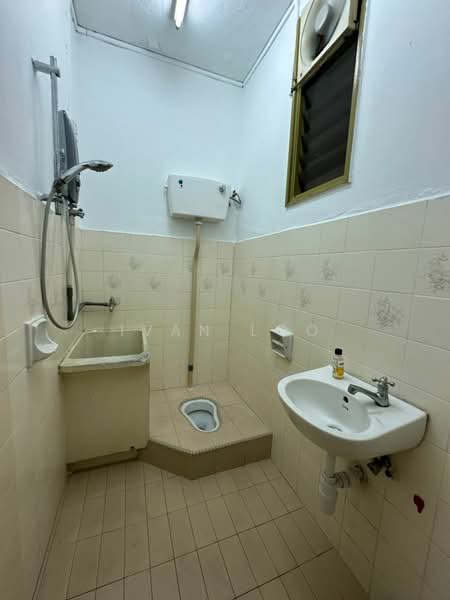 Bandar Menjalara untuk Untuk Disewa - RM 2,800 /bulan, Mac 2026 - Bathroom - PropertyGuru.com.my