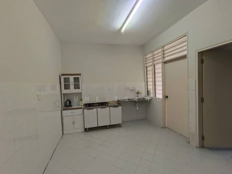 2-storey Terraced House for Rent in Permas Jaya (Johor Bahru) - June Tseng - Kitchen - PropertyGuru.com.my