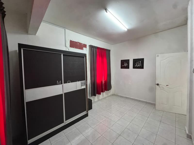2-storey Terraced House for Sale in Taman Mawar (Pasir Gudang) - Mohd Faez - Bedroom - PropertyGuru.com.my