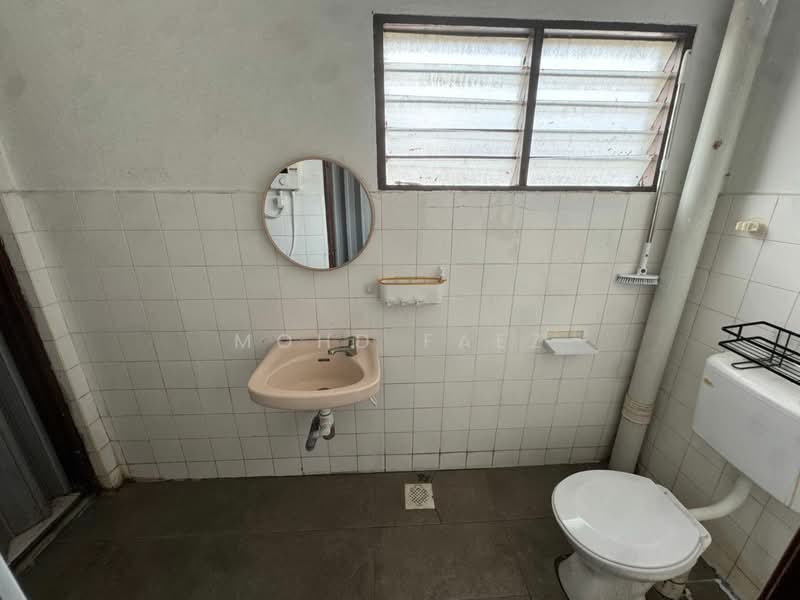 2-storey Terraced House for Sale in Taman Mawar (Pasir Gudang) - Mohd Faez - Bathroom - PropertyGuru.com.my