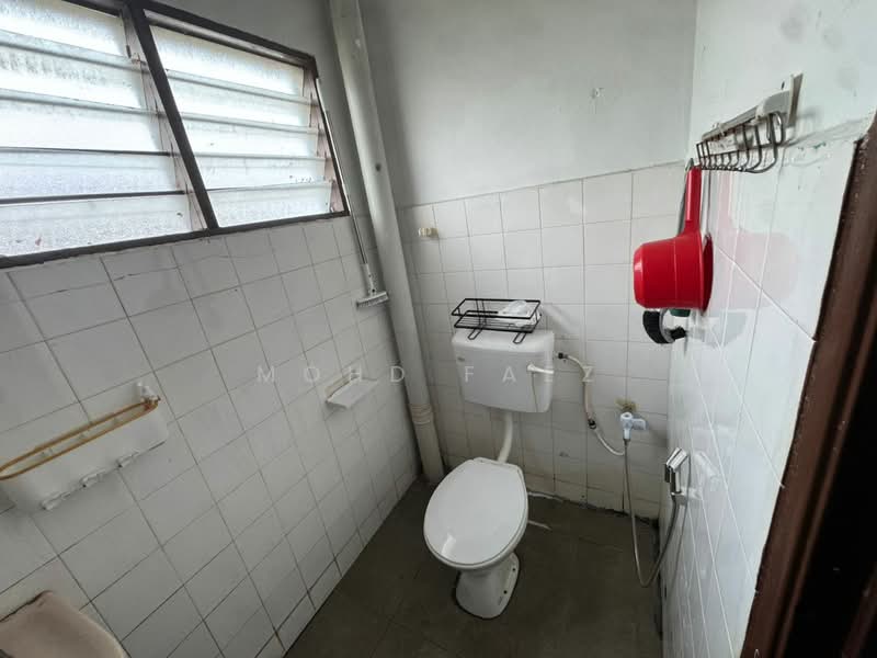 2-storey Terraced House for Sale in Taman Mawar (Pasir Gudang) - Mohd Faez - Bathroom - PropertyGuru.com.my