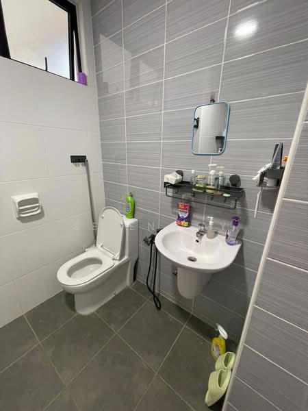 Service Residence for Rent at Sky Oasis Residence (Pangsapuri Oasis 1) - Seven Tay - Bathroom - PropertyGuru.com.my