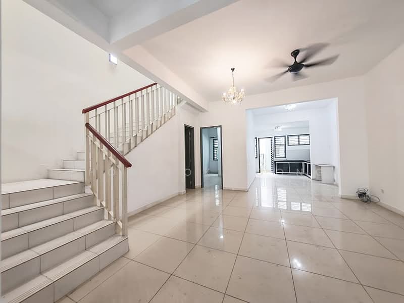 2-storey Terraced House for Sale in Bandar Saujana Putra (Tanjong Duabelas) - Chow Kok Toong - Living Room - PropertyGuru.com.my