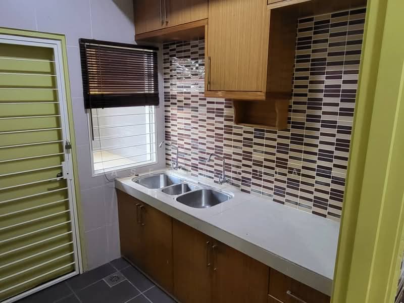 Taman Fadason untuk Untuk Dijual - RM 1,500,000, Feb 2026 - Kitchen - PropertyGuru.com.my