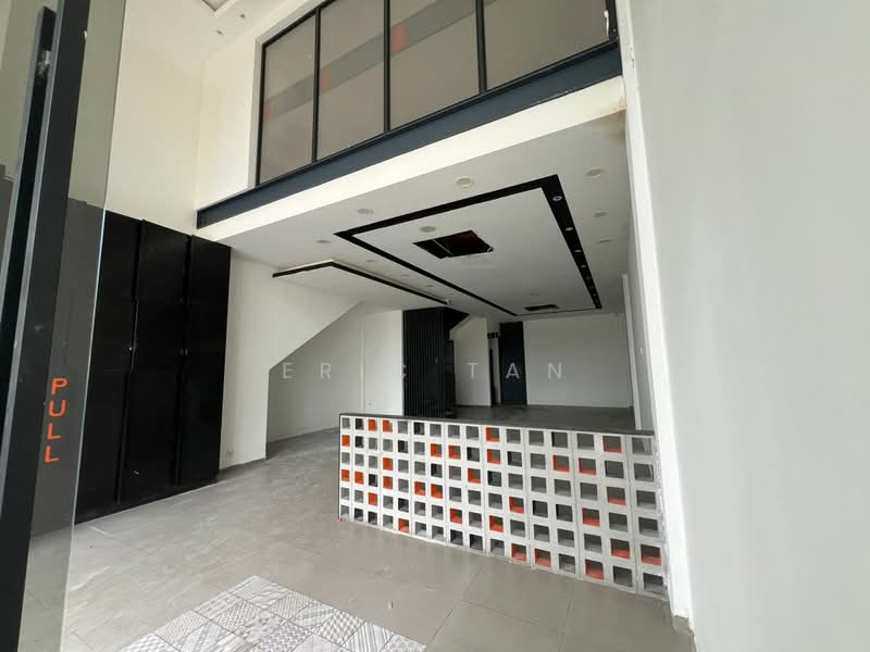 Shop for Rent in Taman Pinggiran Putra (Seri Kembangan) - Eric Tan - Interior - PropertyGuru.com.my