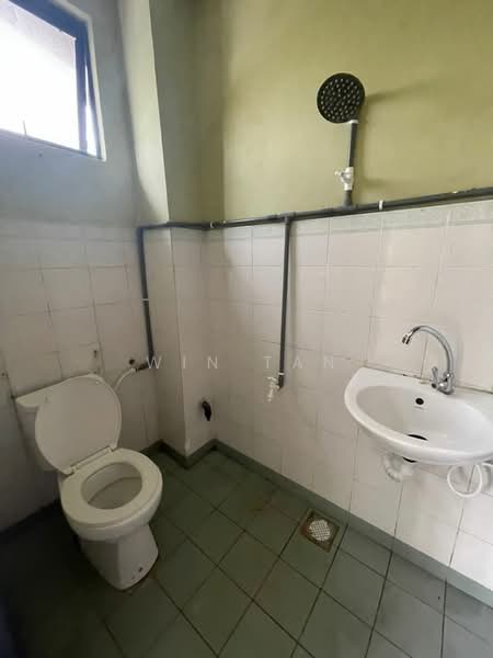 Taman Scientex Pasir Gudang untuk Untuk Disewa - RM 3,500 /bulan, Mac 2026 - Bathroom - PropertyGuru.com.my