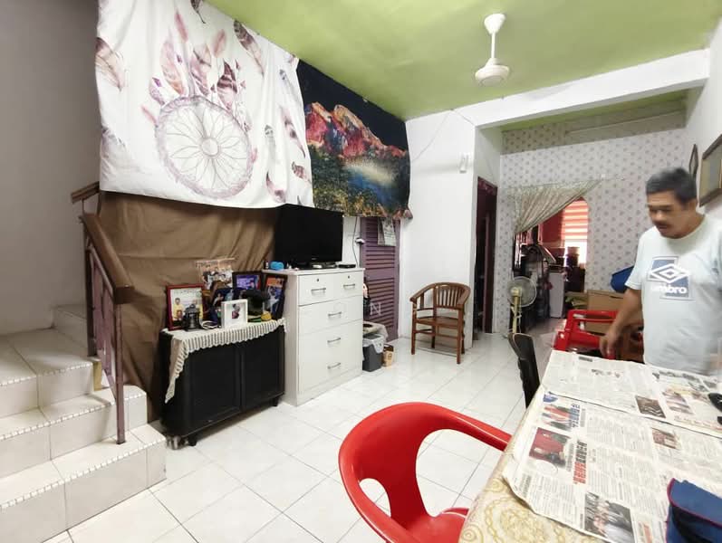 2-storey Terraced House for Sale in Bandar Putra (Kulai) - Yucong . - Living Room - PropertyGuru.com.my