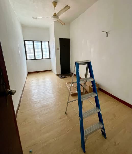 (Ground Floor) Townhouse at Taman Lembah Maju, Facing Open, 2r2b untuk Untuk Dijual - RM 298,000, Feb 2026 - PropertyGuru.com.my