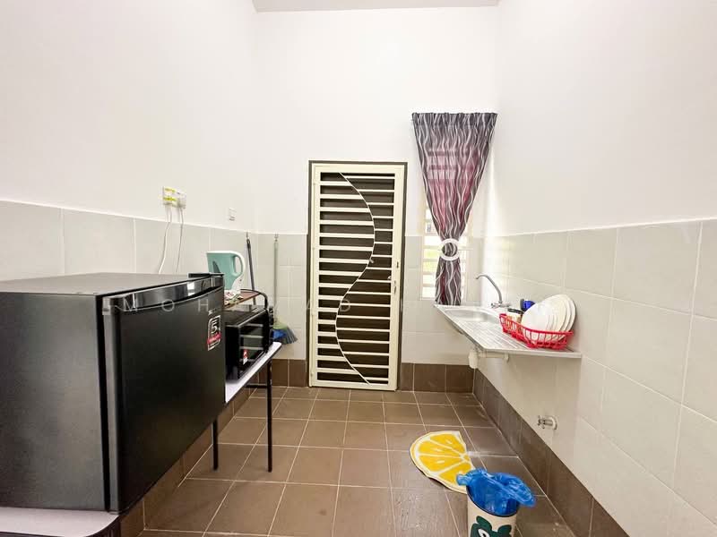 Semi-Detached House for Sale in Bandar Baru Salak Tinggi (Sepang) - Mohamad Hanafi - Kitchen - PropertyGuru.com.my