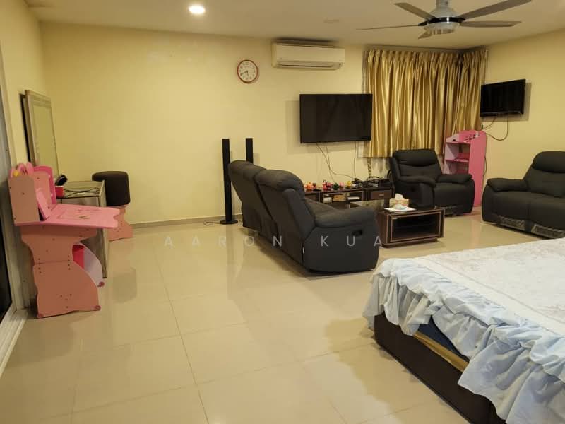 3-storey Terraced House for Sale in Kajang (Selangor) - Aaron Kua - Living Room - PropertyGuru.com.my