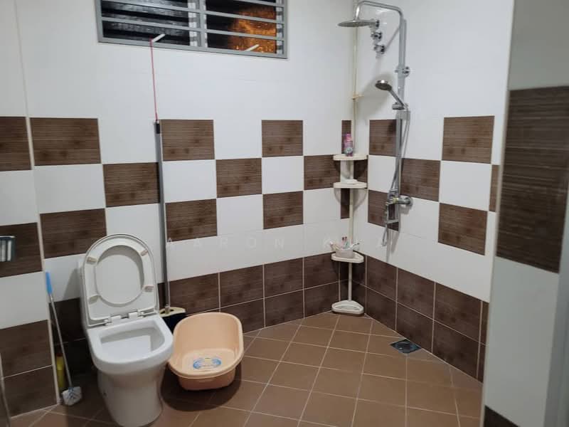 3-storey Terraced House for Sale in Kajang (Selangor) - Aaron Kua - Bathroom - PropertyGuru.com.my