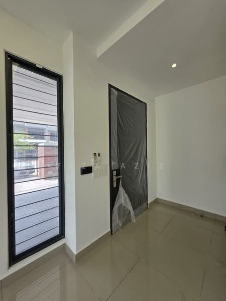 2-storey Terraced House for Sale in Elmina (Shah Alam) - Fiza Aziz - Entrance - PropertyGuru.com.my