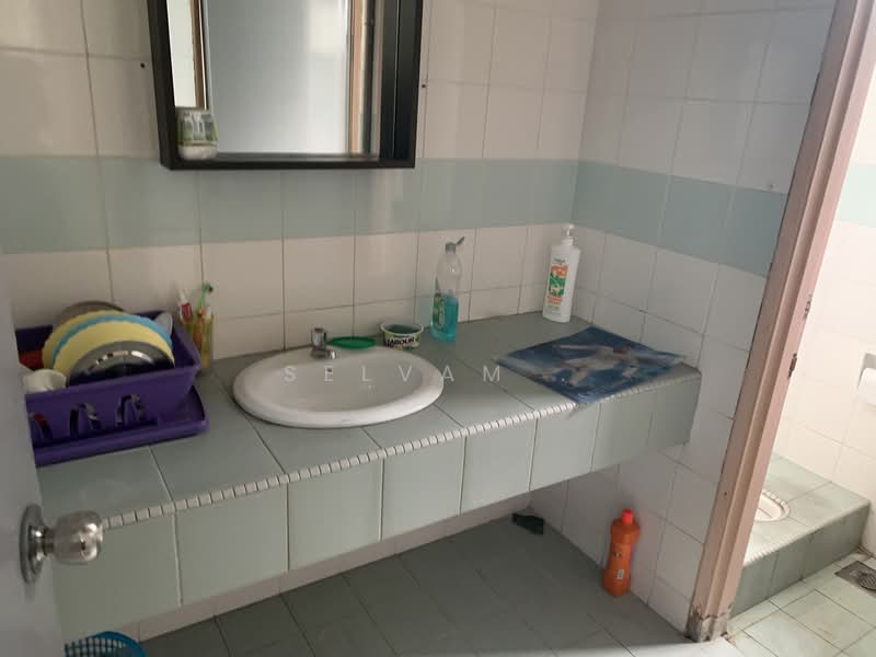Shop / Office for Sale in Taman Sungai Besi Indah (Seri Kembangan) - Selvam . - Bathroom - PropertyGuru.com.my