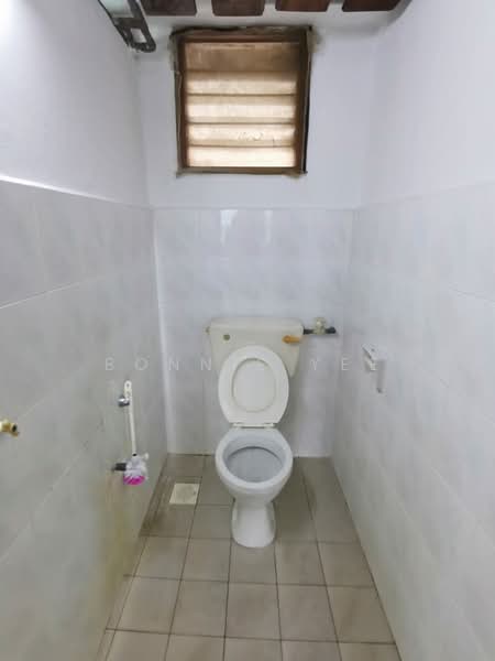 Apartment for Rent at Pangsapuri Dahlia Court - Bonnie Yee - Bathroom - PropertyGuru.com.my